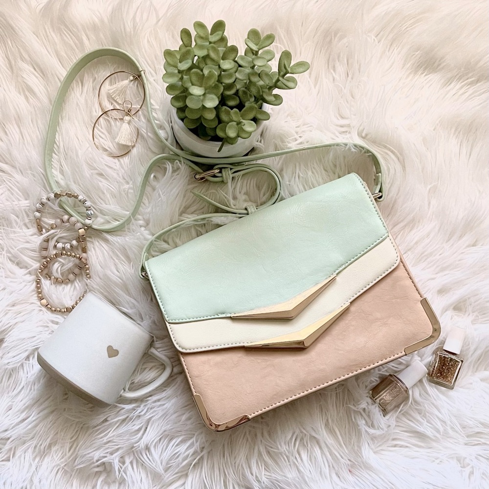 {Francesca’s} Mint & Nude Purse